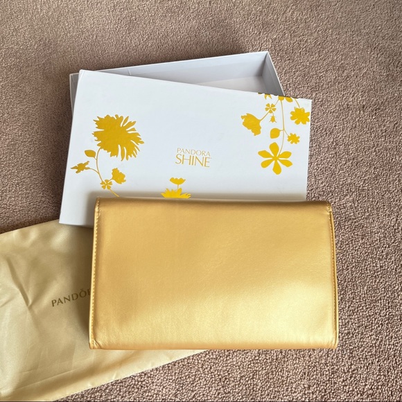 PANDORA Shine limited edition gold clutch - Picture 2 of 5